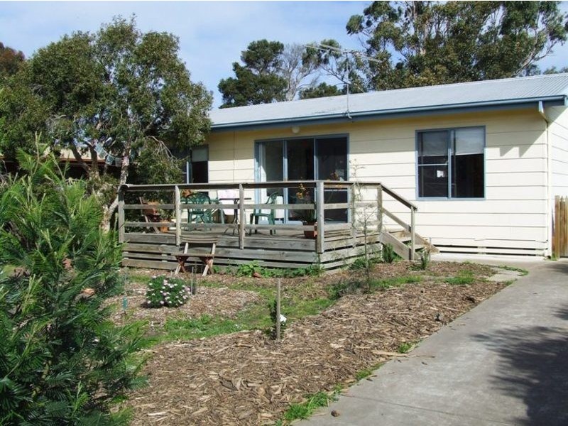 18 Monash Avenue, Cowes VIC 3922