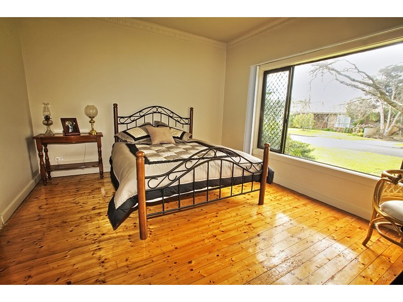 16 Park Road, San Remo VIC 3925