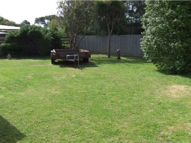 36 School Avenue, Newhaven VIC 3925