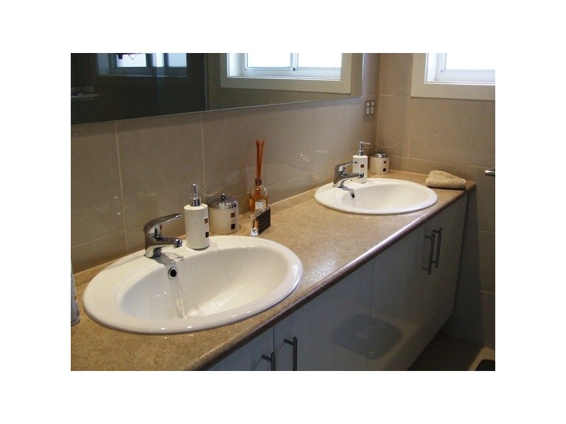2 Park Road, San Remo VIC 3925