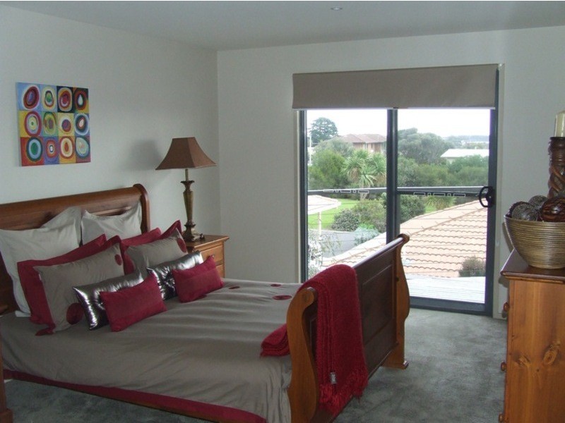 2/35 Phillip Island Road, San Remo VIC 3925