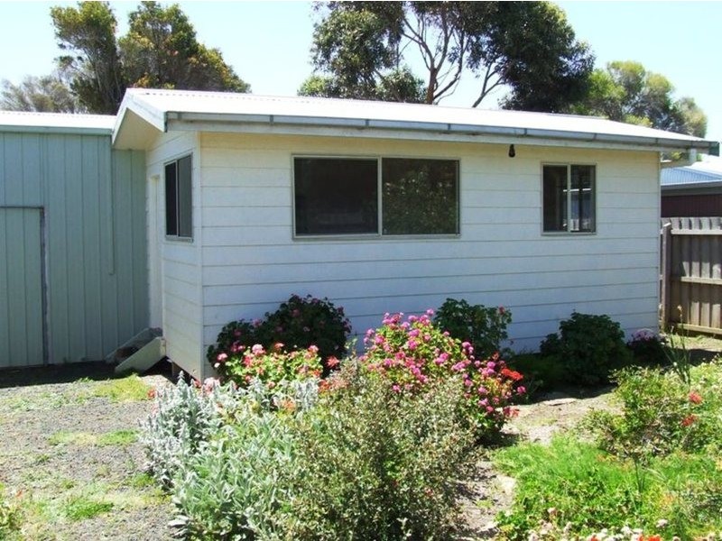 21 School Avenue, Newhaven VIC 3925