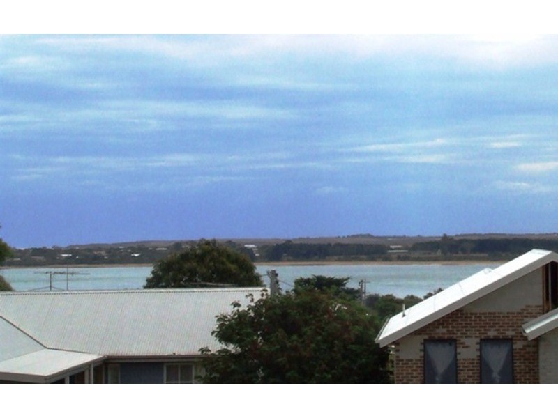 18 The Broadway, San Remo VIC 3925