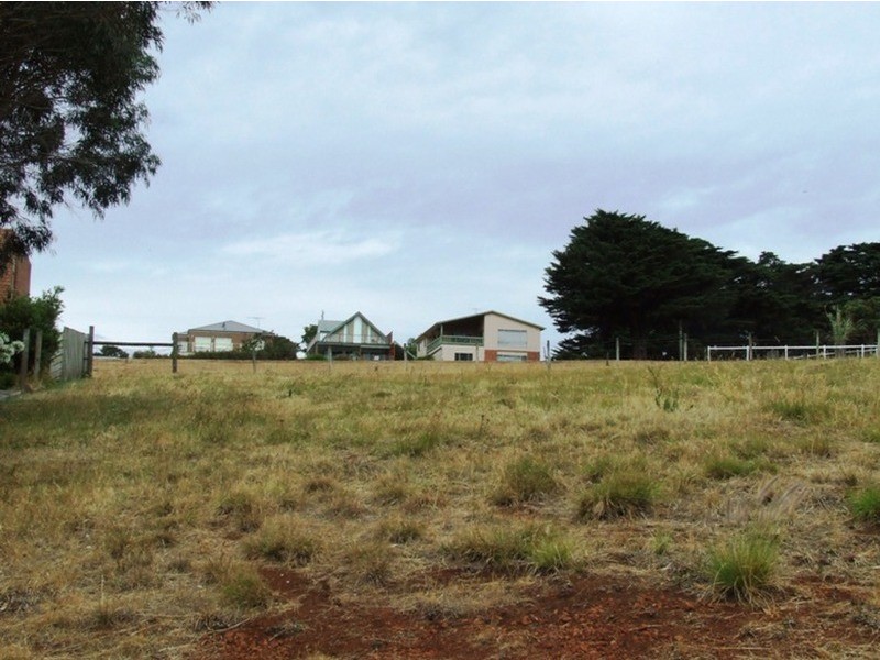 18 The Broadway, San Remo VIC 3925