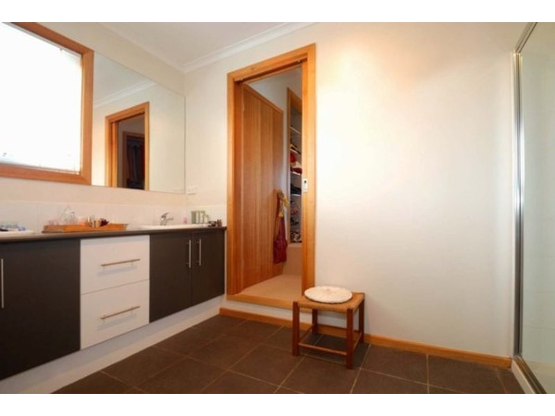 11 Boat Haven Grove, San Remo VIC 3925