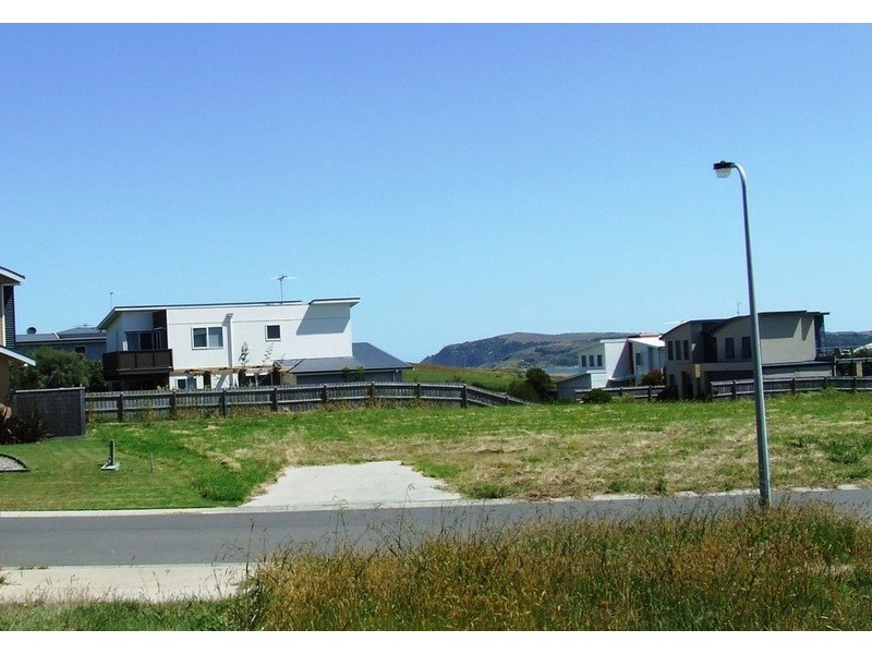 32 Halcyon Avenue, San Remo VIC 3925