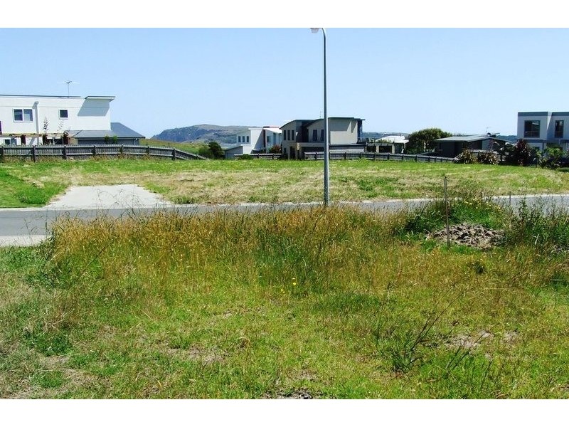 32 Halcyon Avenue, San Remo VIC 3925