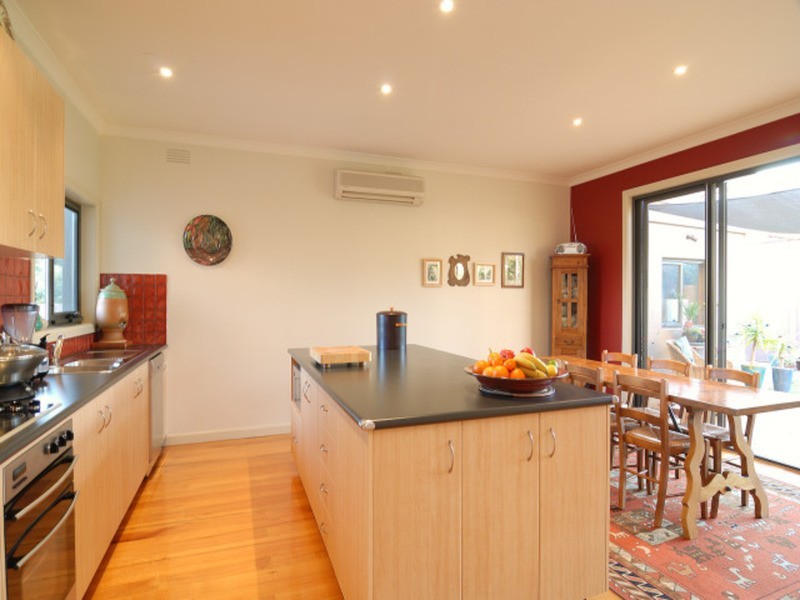 11 Beach Crescent, Newhaven VIC 3925