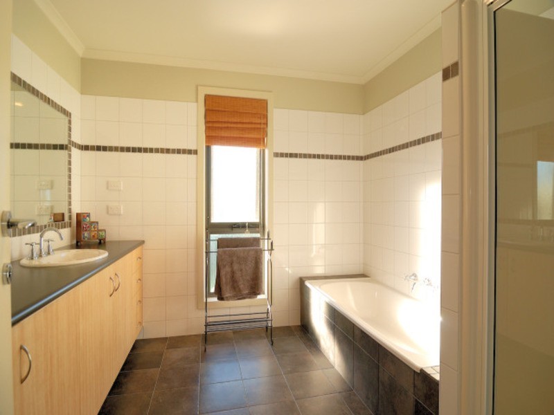11 Beach Crescent, Newhaven VIC 3925