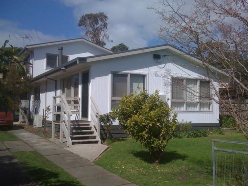 17 Justice Road, Cowes VIC 3922