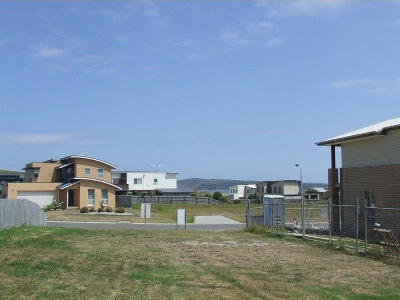 30 Halcyon Avenue, San Remo VIC 3925