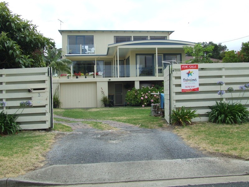 3 Beach Crescent, Newhaven VIC 3925