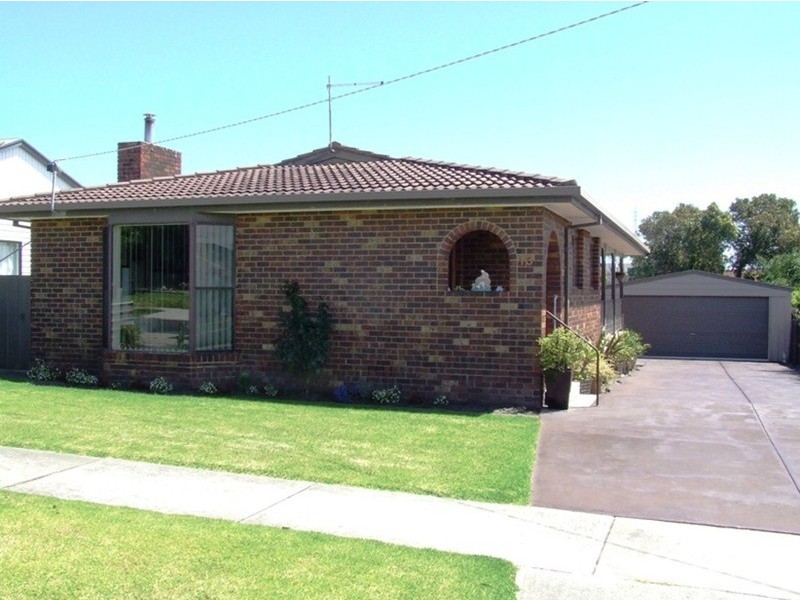 13 Edgar Road, San Remo VIC 3925