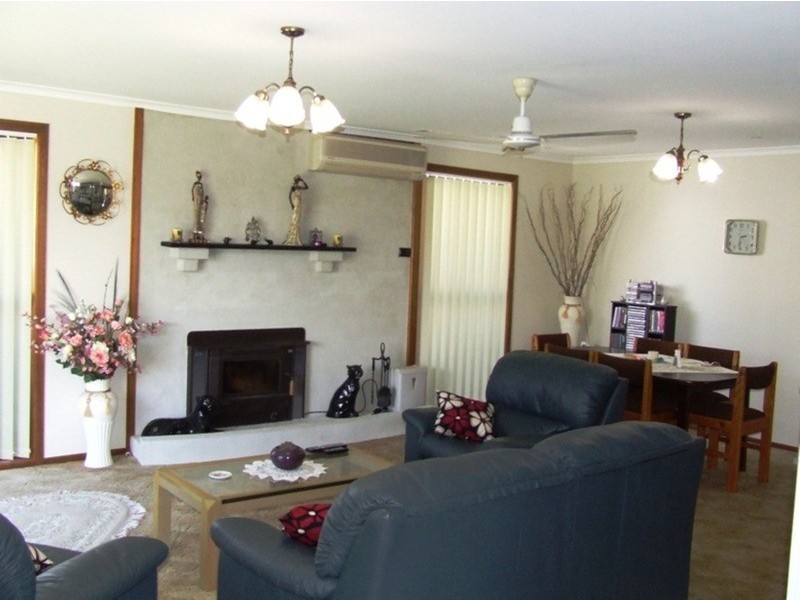 13 Edgar Road, San Remo VIC 3925