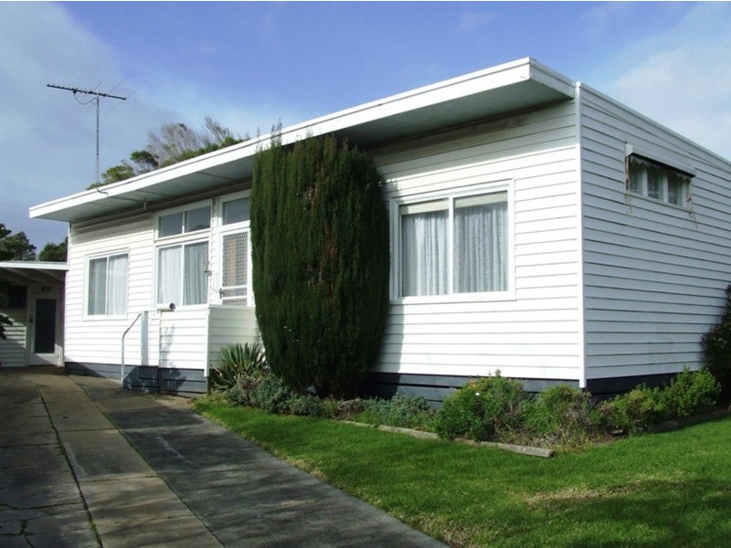 8 Edgar Road, San Remo VIC 3925