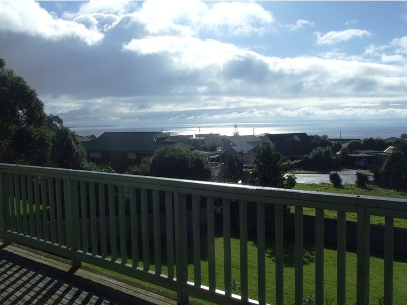 6 Bonwick Avenue, San Remo VIC 3925