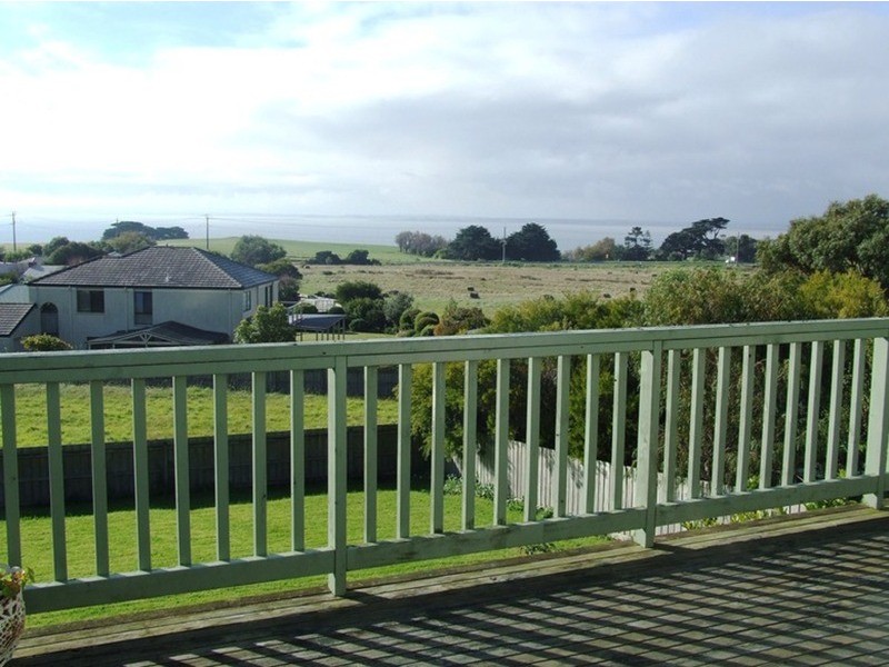 6 Bonwick Avenue, San Remo VIC 3925