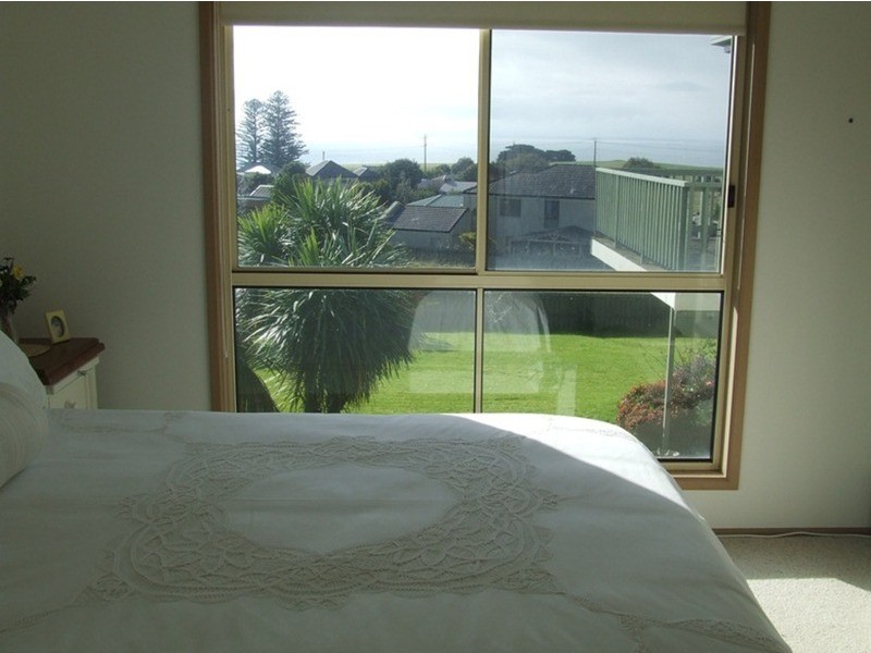 6 Bonwick Avenue, San Remo VIC 3925