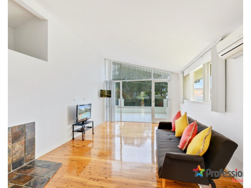 72 Gal Crescent, Moorebank NSW 2170