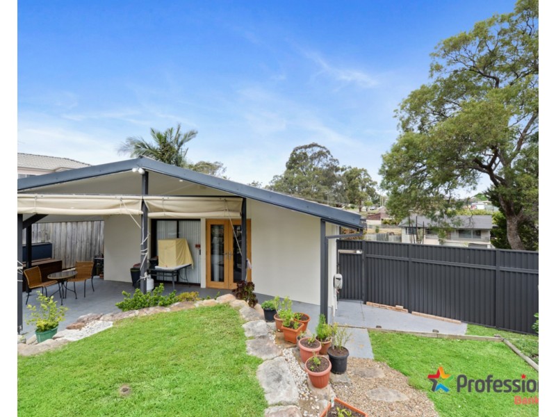 72 Gal Crescent, Moorebank NSW 2170