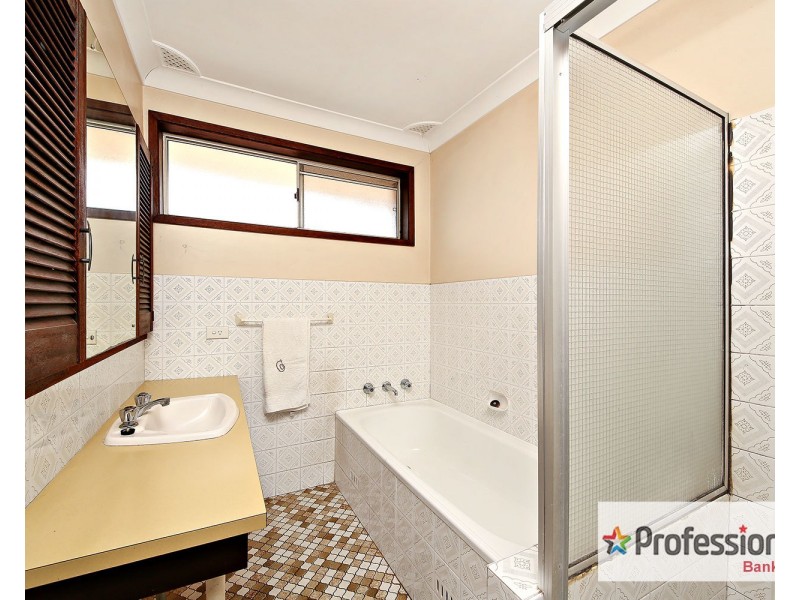 10 Handle Street, Bass Hill NSW 2197