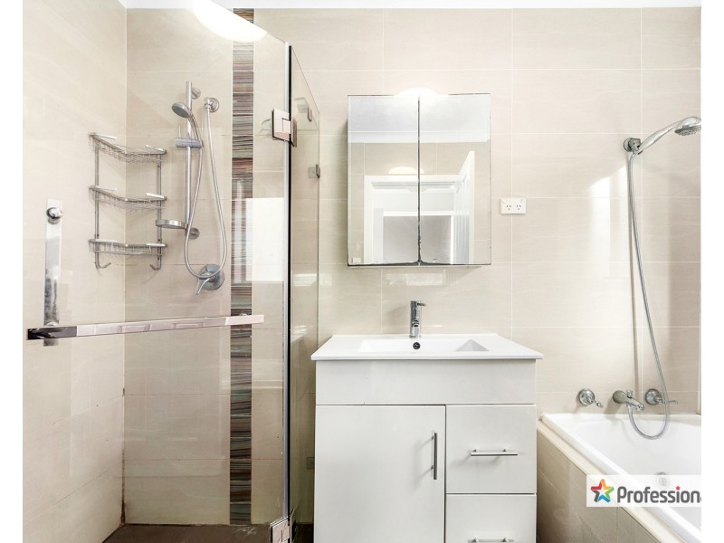 33 Gladstone Street, Belmore NSW 2192