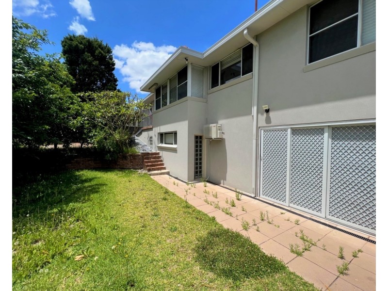 11 Harden Crescent, Georges Hall NSW 2198