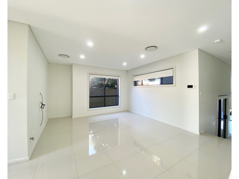 29 Sevenoaks Crescent, Bass Hill NSW 2197
