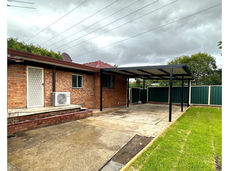 18 Como Road, Greenacre NSW 2190
