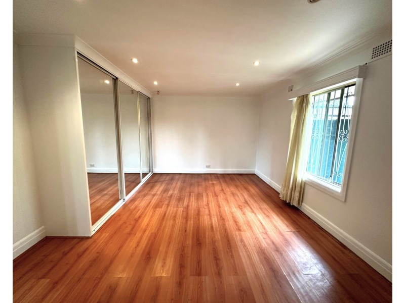 18 Como Road, Greenacre NSW 2190