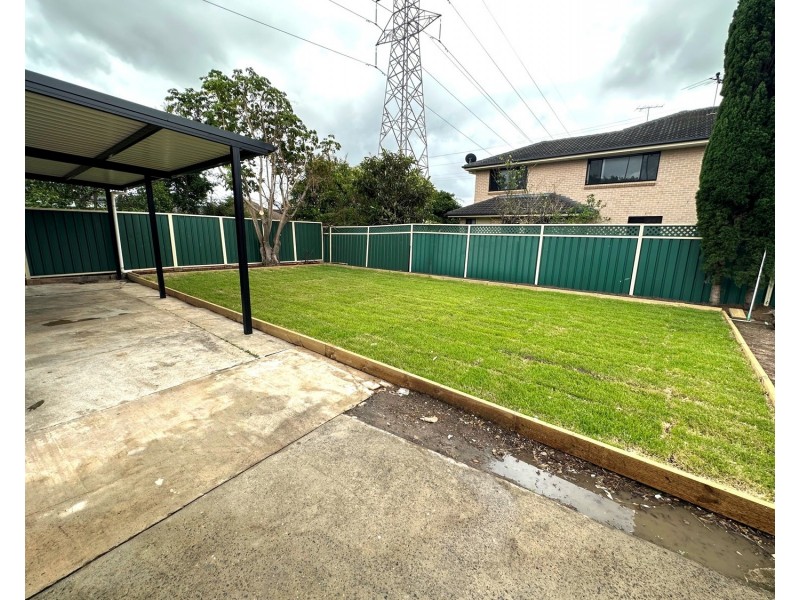 18 Como Road, Greenacre NSW 2190