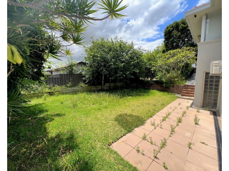 11 Harden Crescent, Georges Hall NSW 2198