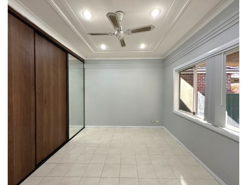 2E Hillcrest Avenue, Greenacre NSW 2190