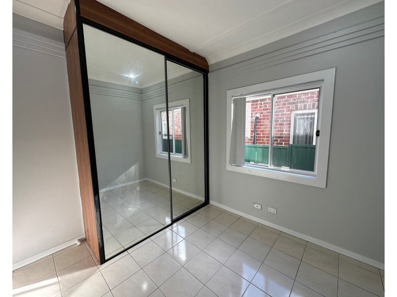 2E Hillcrest Avenue, Greenacre NSW 2190