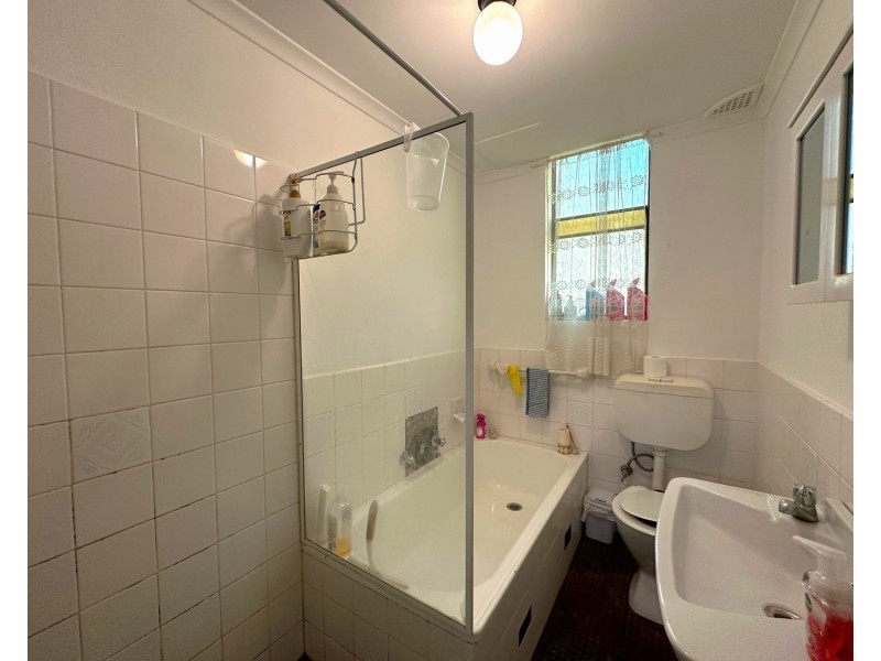 4/168 Greenacre Road, Bankstown NSW 2200