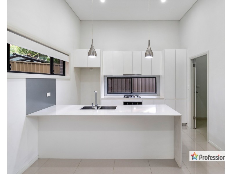 29 Sevenoaks Crescent, Bass Hill NSW 2197