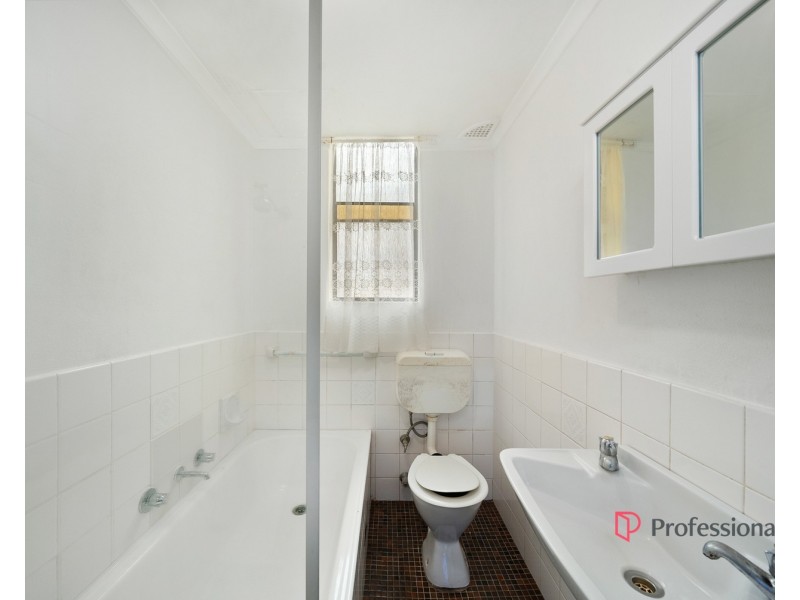 4/168 Greenacre Road, Bankstown NSW 2200