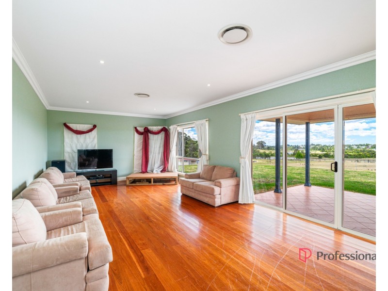 91 Daley Close, The Oaks NSW 2570