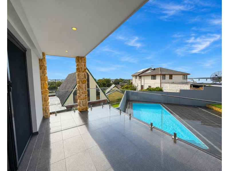 2 Yeran Street, Sylvania NSW 2224