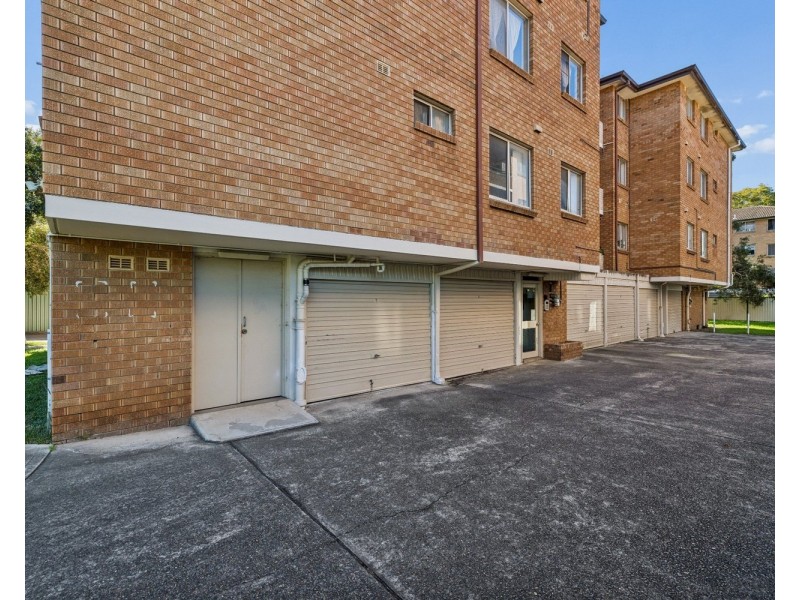 1/8 Drummond Street, Warwick Farm NSW 2170