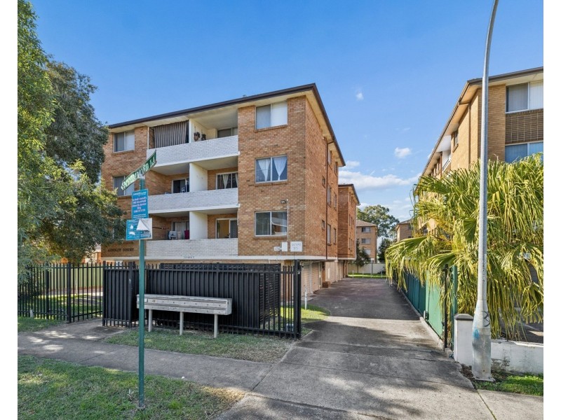 1/8 Drummond Street, Warwick Farm NSW 2170