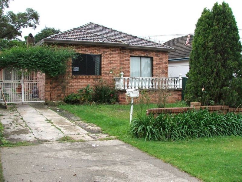 10 Valencia Street, Greenacre NSW 2190