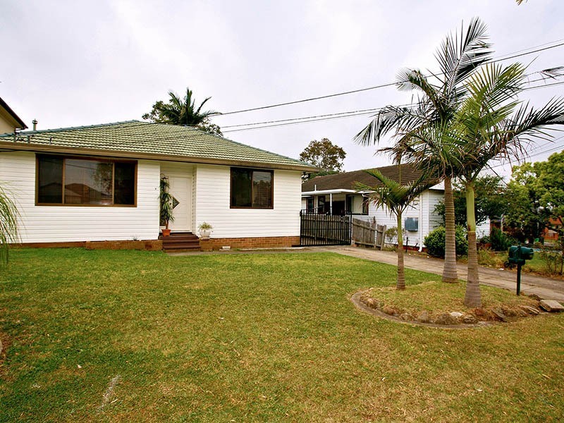 9 Omega Place, Greenacre NSW 2190