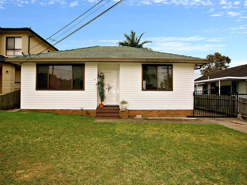 9 Omega Place, Greenacre NSW 2190