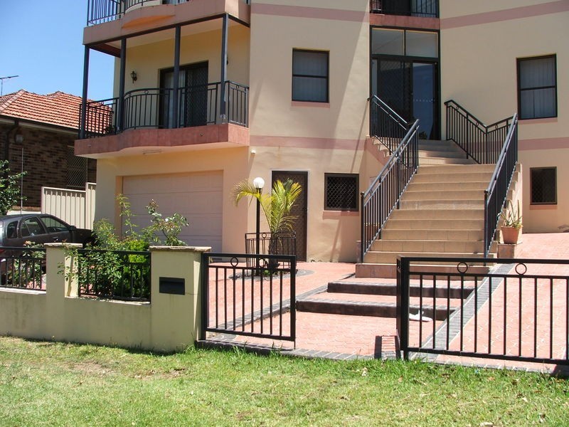 10 Sealy Street, Mount Lewis NSW 2190