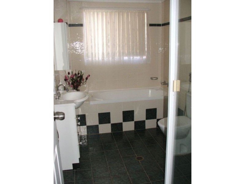 8/40 Chertsey Avenue, Bankstown NSW 2200