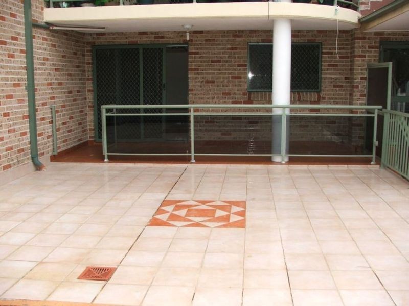 1/9 Cairds Avenue, Bankstown NSW 2200