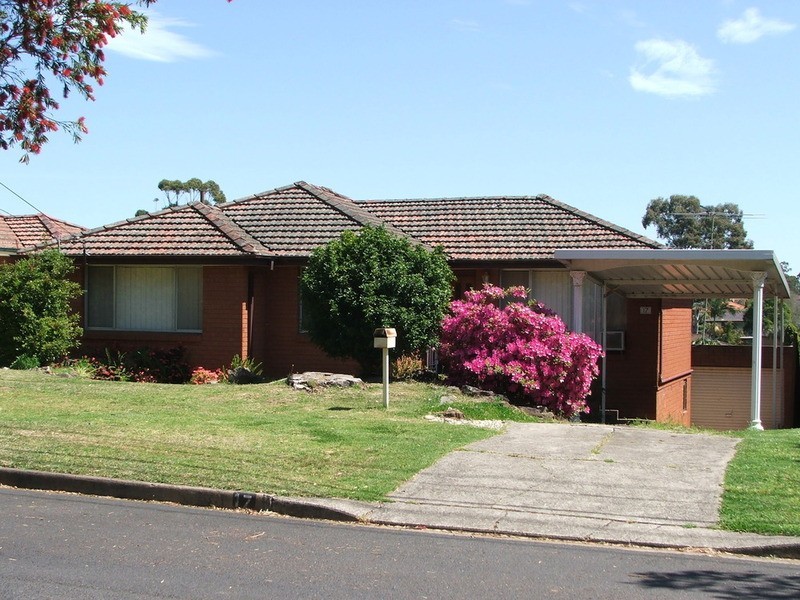 17 Cumberland Avenue, Georges Hall NSW 2198