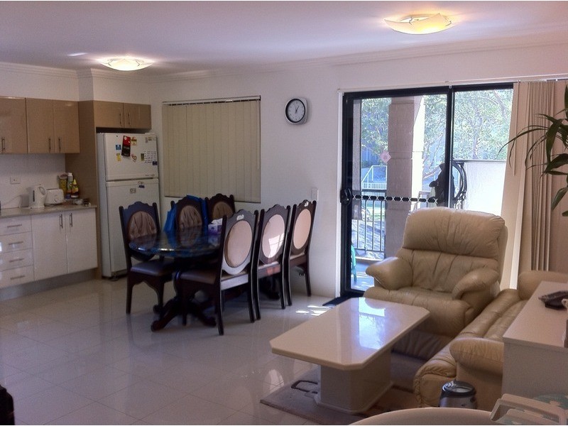 8/41 Cairds Avenue, Bankstown NSW 2200