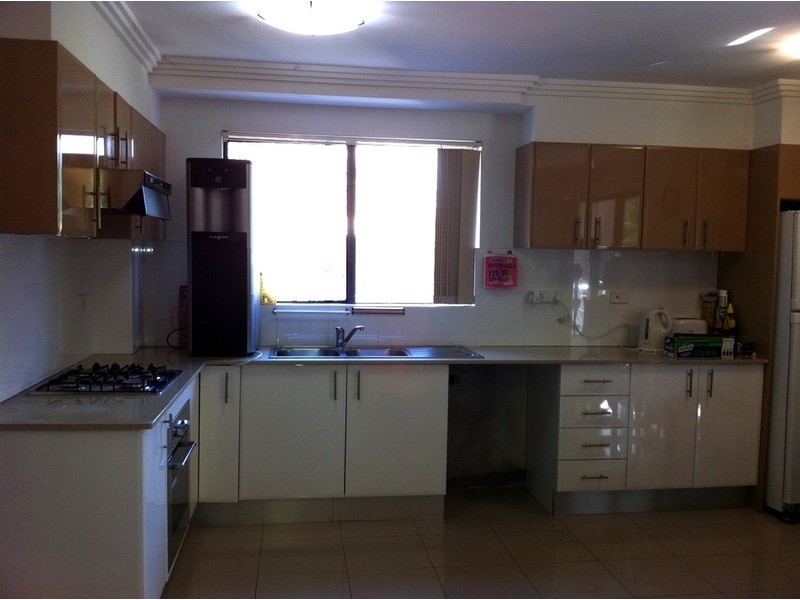 8/41 Cairds Avenue, Bankstown NSW 2200